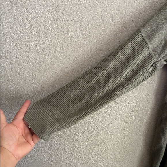 💥Cupio Cozy Green V-Neck Lightweight Long Sleeves Tunic Top M - Picture 3 of 12